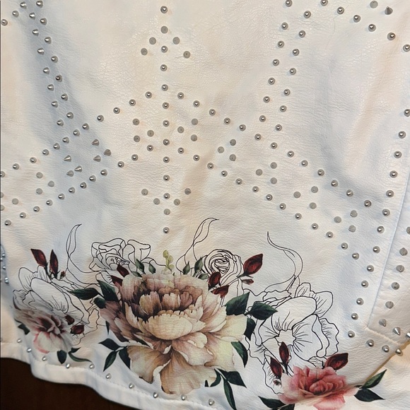 BLANK NYC Stud Floral Moto Faux Leather Jacket Full Bloom White - Picture 14 of 15
